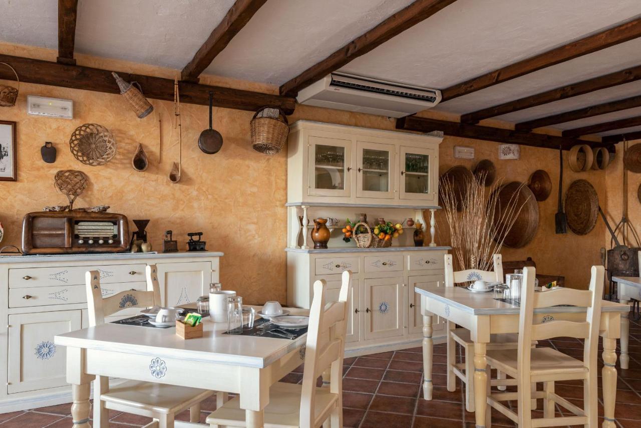 Affittacamere S'Alzola Porto Rotondo Exteriör bild