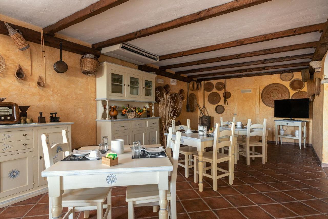 Affittacamere S'Alzola Porto Rotondo Exteriör bild