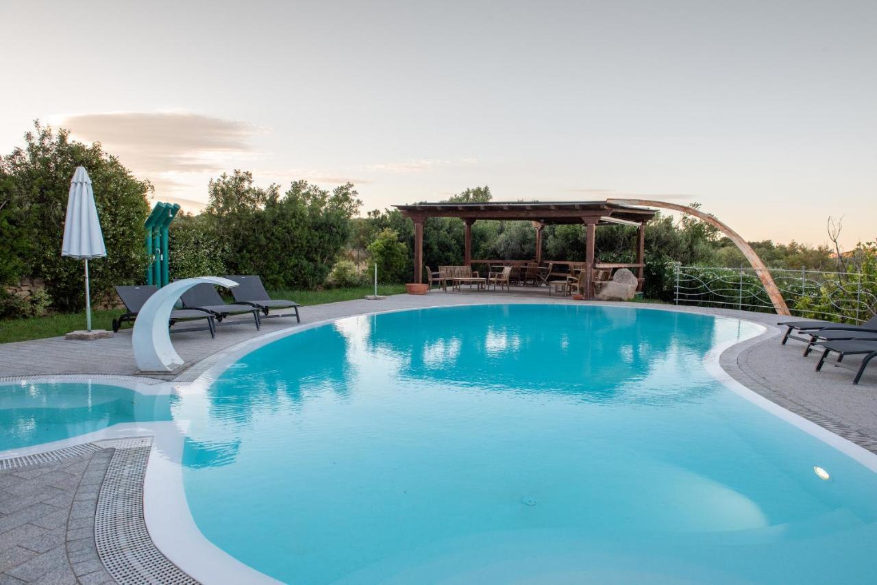 Affittacamere S'Alzola Porto Rotondo Exteriör bild